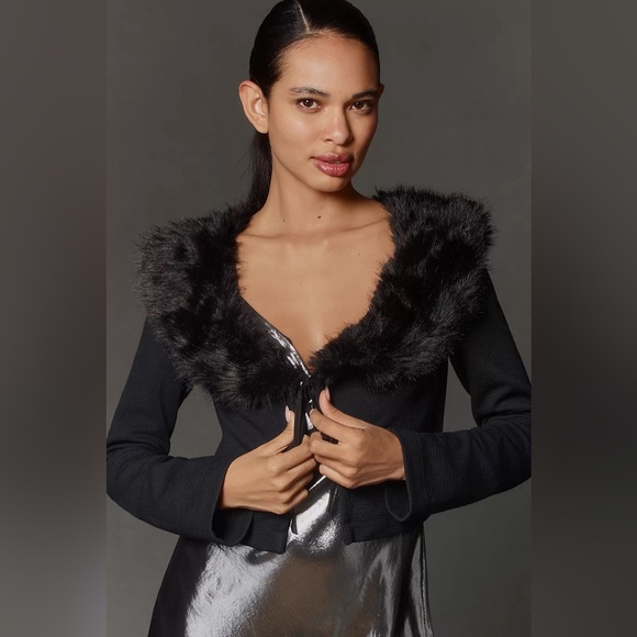 NWT! Maeve Faux-Fur Collar Crop Cardigan Sweater - Size Medium 🏀 - Picture 1 of 12